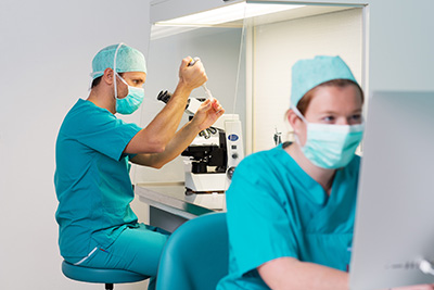 ICSI – intrazytoplasmatische Spermieninjektion unter dem Mikroskop